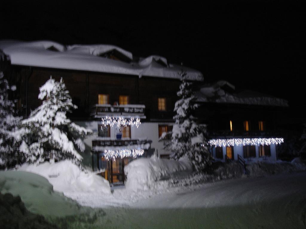 אפרטהוטל ליביניו Chalet Del Sole Per Gruppi מראה חיצוני תמונה