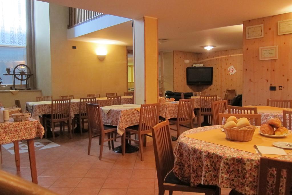 ליביניו Chalet Del Sole Per Gruppi מראה חיצוני תמונה